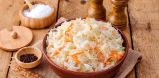 Кулінар поділився покроковим рецептом ферментованої капусти