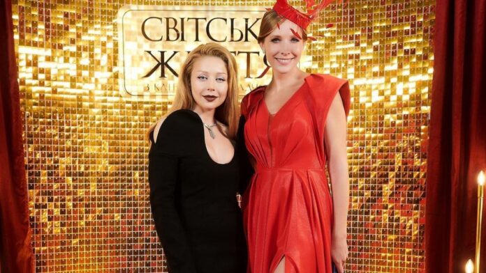 Катя Осадча і Тіна Кароль показали модний манікюр 