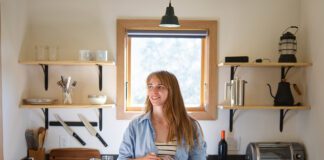 Липкий жир на поверхнях кухні - загальна проблема, але вихід є 