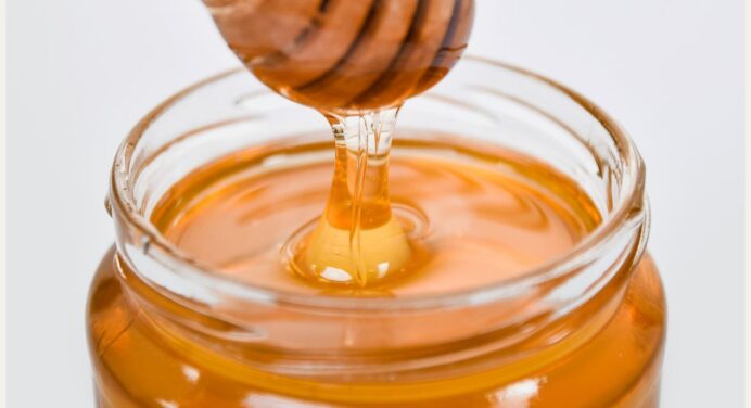Ви цього не знали: 3 незвичних способи застосувати мед у побуті. Не вірила, що так можна, поки не спробувала 