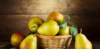 Кулінар розповів, що можна приготувати з опалих груш