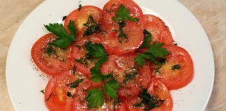 Як приготувати смачну закуску із оливок та помідорів 