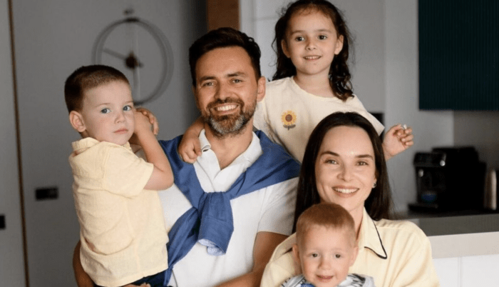 Адвокат розкритикував подружжя Мірошниченків після усиновлення дитини