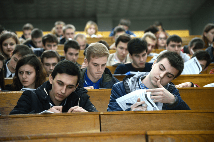 В Україні скасовують заочну форму навчання: що буде замість неї