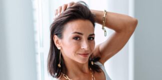 Гвозьова показалась до пластичної операції