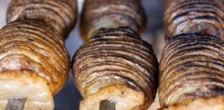 Рецепт ніжної картоплі на мангалі