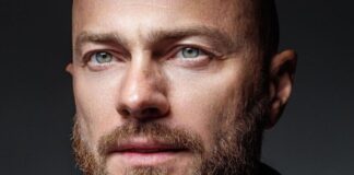 Яма показався на фото з дружиною