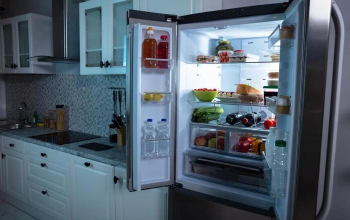 Як позбутись від запаху у холодильнику