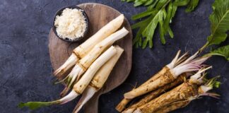 Коли найкраще викопувати хрін на городі для зберігання