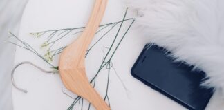 Господині пояснили, як використовувати старі вішаки у побуті 