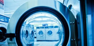 Як випрати пуховик без пральної машинки