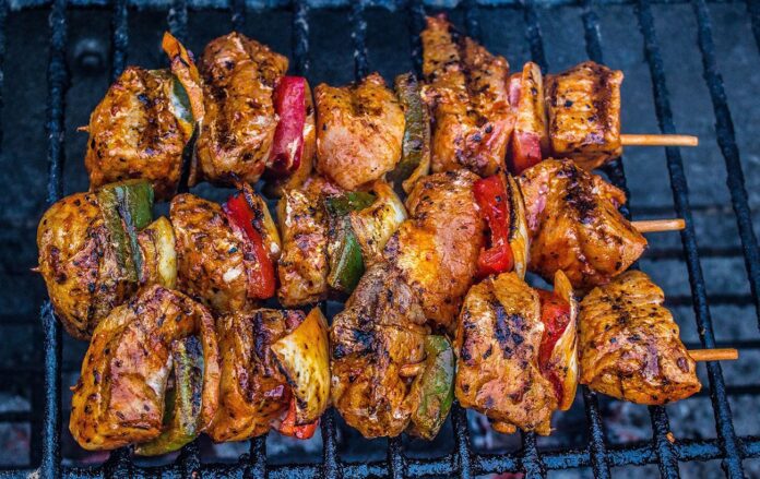 Яка страва ідеально доповнить шашлик: поради від кухарів