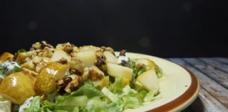 Смачний салат із грушою та сиром: рецепт 