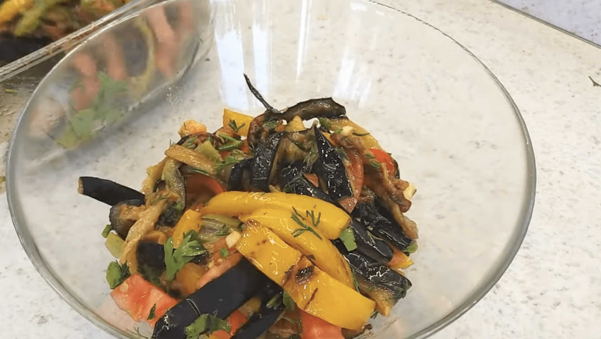 Рецепт Жовтневого салату з баклажанів та перцю