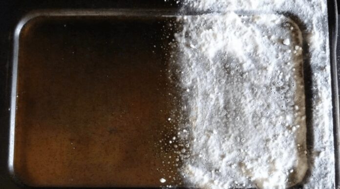 Як ефективно очистити скляну форму від забруднення 