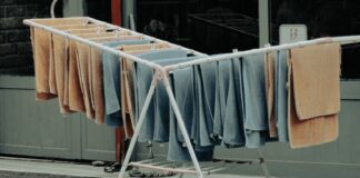 Де найкраще сушити речі після прання вдома 
