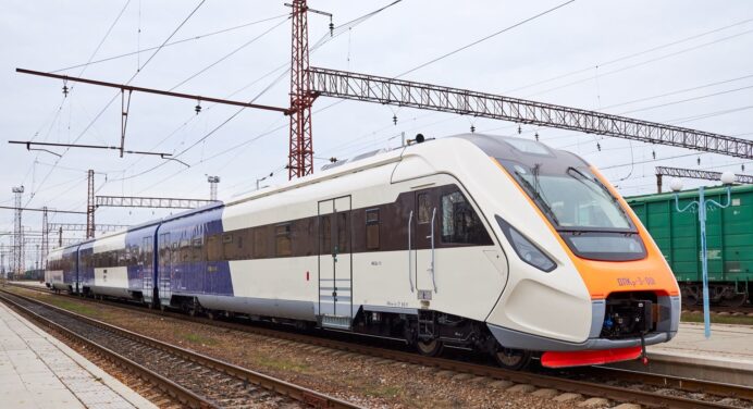 Укрзалізниця запускає нові міжнародні потяги та оновлює старі маршрути: Дніпр-Хелм, Чоп-Вена та інші 