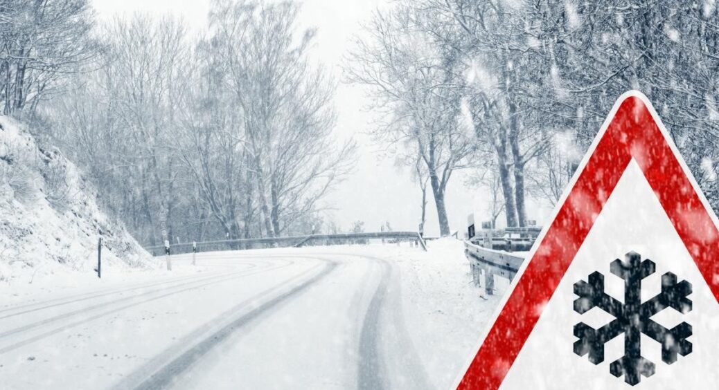 Негода продовжується: хуртовина дісталася більшості областей України. Перші кадри наслідків снігових заметів 