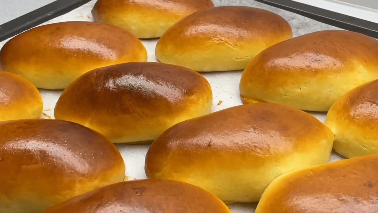 Кухарі розповіли, як приготувати смачні пиріжки зі смородиною	