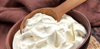 Як приготувати домашню сметану з кефіру
