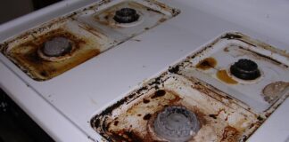 Як швидко та ефективно позбутися нагару на плиті