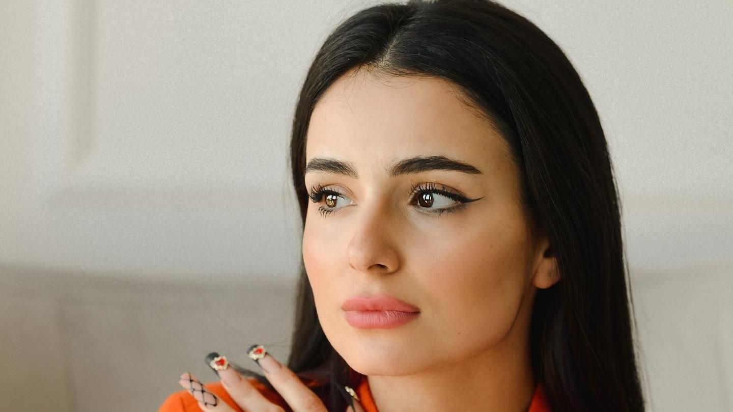 Анна Трінчер показала сміливі фото в Мережі 