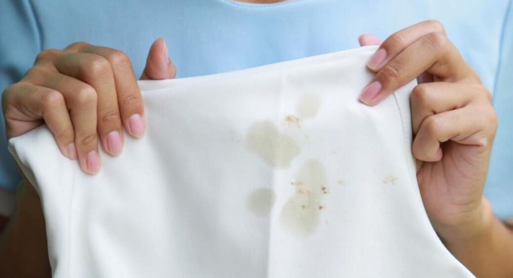 Як просто та ефективно вивести нові та застарілі плями: бабуся розкрила способи, які працюють на всі 100 