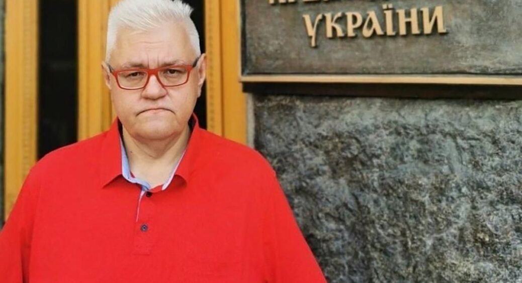 У Києві попрощалися з Сергієм Сивохо: як виглядає моложава дружина гумориста, яка не стрималася на прощанні 