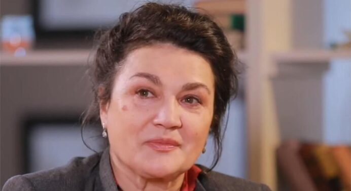 Наталія Сумська вперше за довгий час показала обличчя зблизька: зморшок стало менше, а губи наче збільшила 