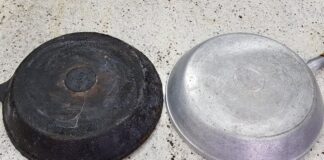 Як очистити сковорідку за допомогою соди