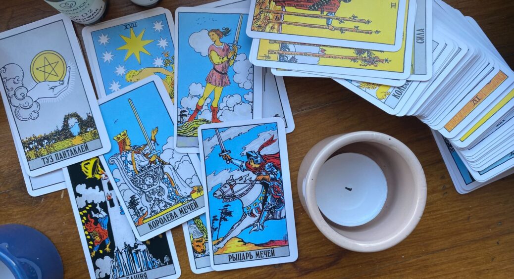 Гороскоп на 6 листопада 2023 року для всіх знаків Зодіаку за картами Таро: що на вас чекає у цей день 