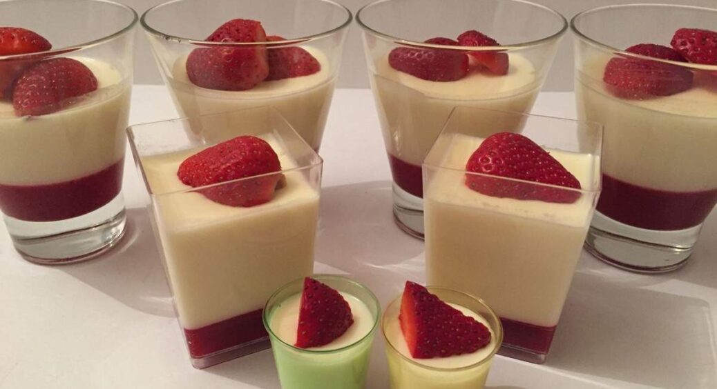 Приготувала ніжний та пухкий десерт із ягід та молока: готувати треба для дітей лише найкраще 