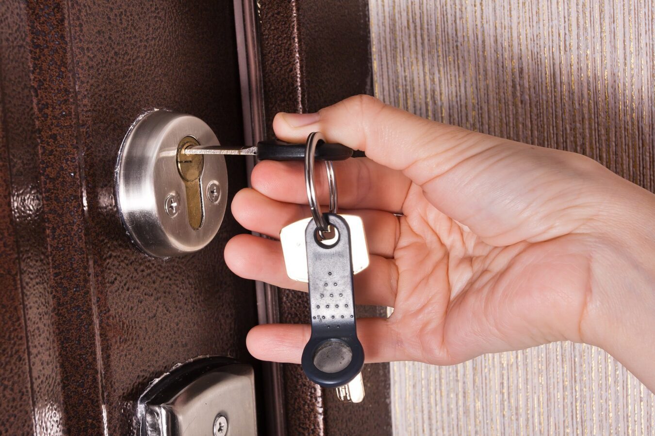 Експерти розповіли значення популярних прикмет з ключами від квартири