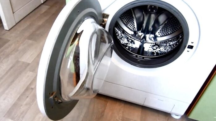 Експерти розповіли, чому ніколи не варто залишати дверцята пральної машини відчиненими
