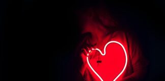 Астрологи розповіли, які знаки Зодіаку знайдуть кохання в квітні 