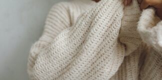 Як правильно прати речі з вовни: у пралці чи вручну 