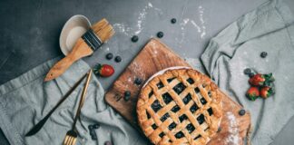 Рецепт вишнево-горіхового пляцка від шеф-кухаря: справжня смакота