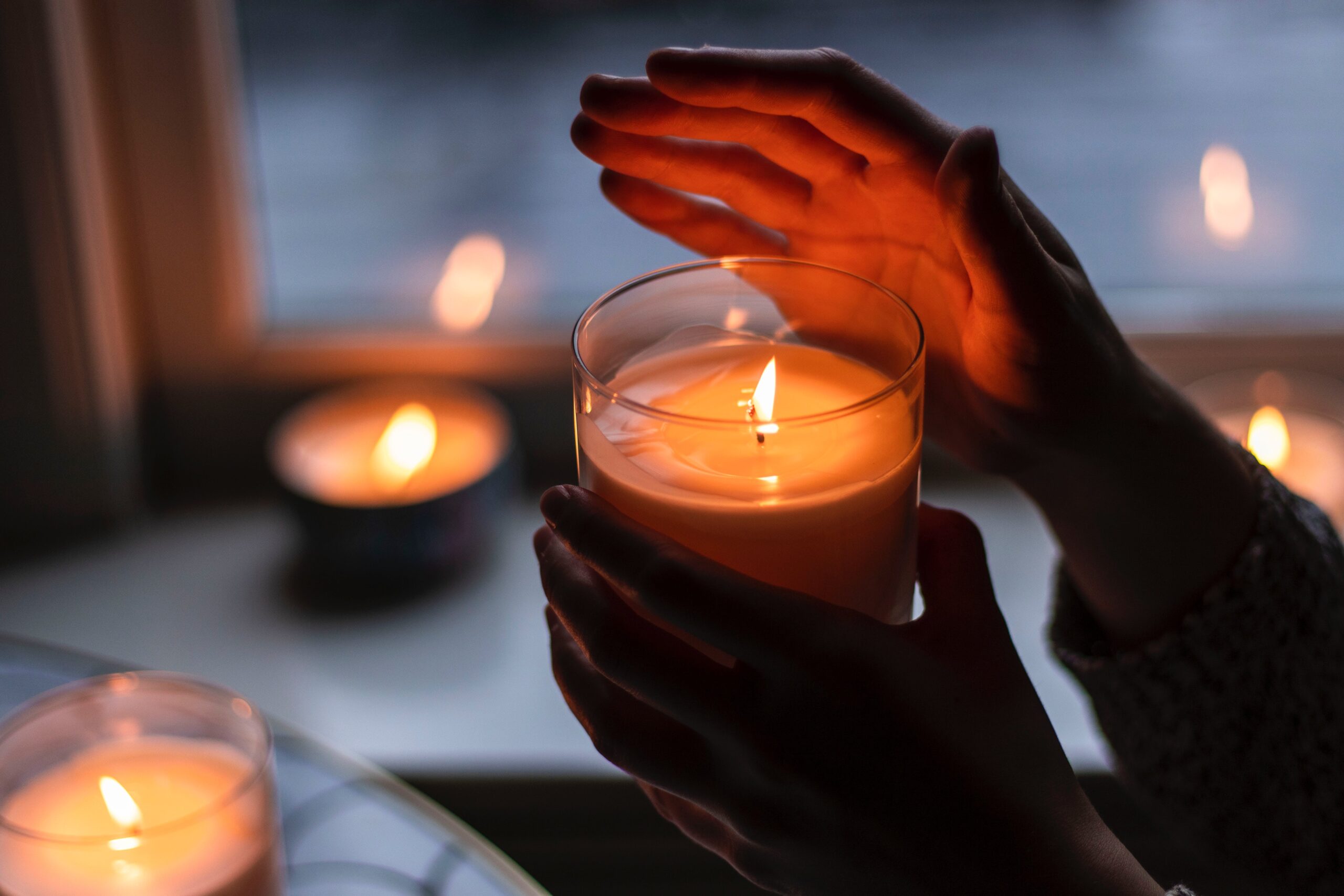 Як нагріти кімнату однією свічкою: те, що треба під час зими
