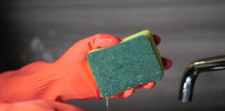 Диво-засіб для ідеального миття підлоги: поради від господинь 