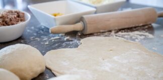 Простий і смачний рецепт приготування піци