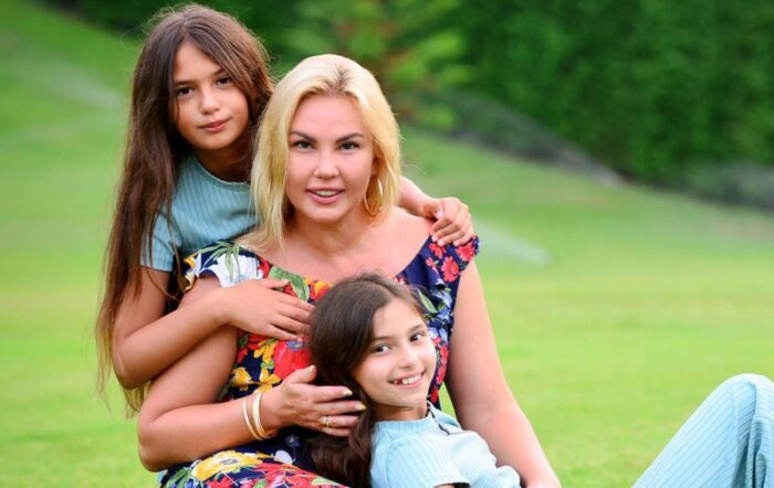 Відома українська співачка вперше за довгий час зустрілась із двома своїми доньками