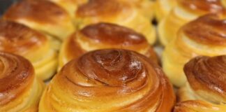 Як приготувати пухові булочки-равлики