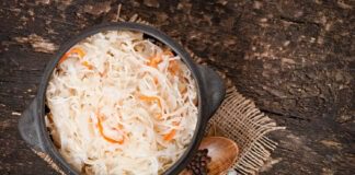 Кухар пояснив, чому не можна мити капусту перед квашенням