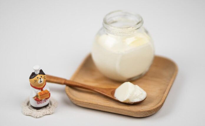 Як правильно зберігати сметану