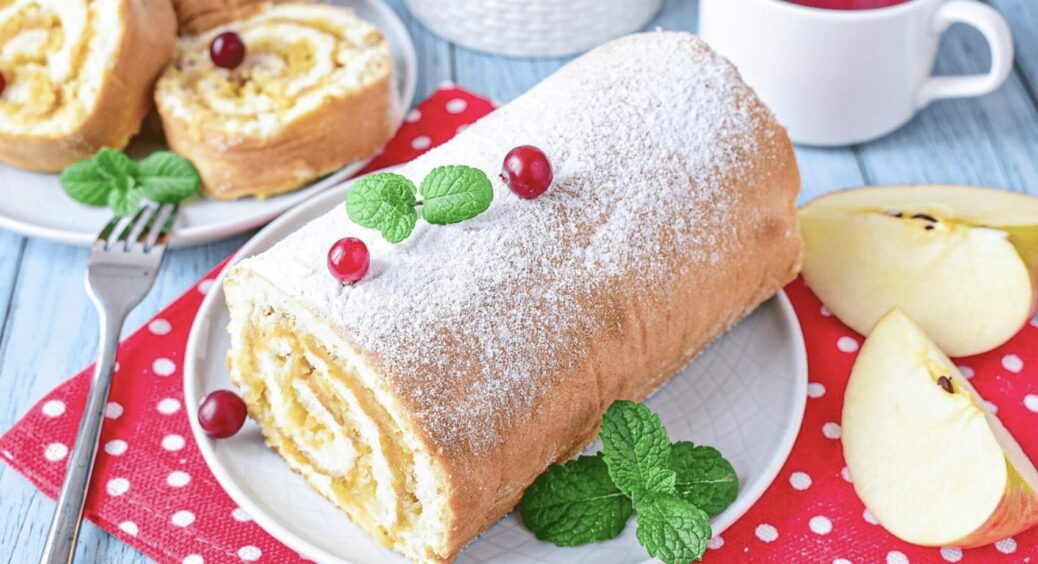 Рецепт ароматного та смачного лінивого яблучного рулету: зможе приготуватувати навіть новачок в кулінарії 