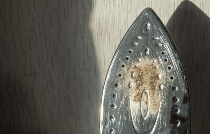 Як швидко та ефективно очистити праску від нагару Як швидко та ефективно очистити праску від нагару