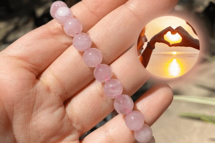 Навіщо треба одягати рожевий кварц на Новий рік 