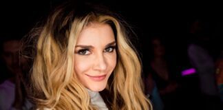 Міша Романова показала сина