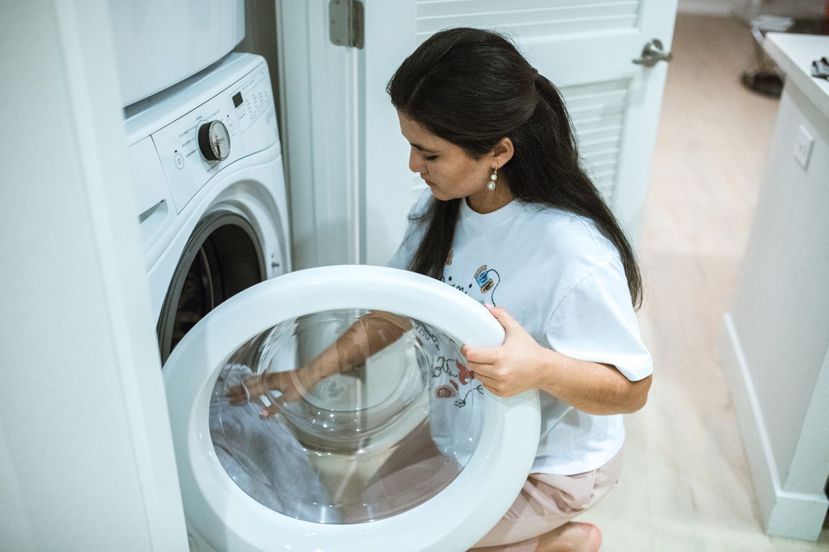 Запах плісняви у пральній машині – причини та способи вирішення