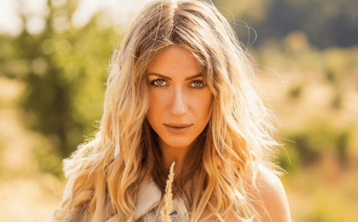 Як зробити таку ж охайну та ніжну укладку, як у Лесі Нікітюк Як зробити таку ж охайну та ніжну укладку, як у Лесі Нікітюк